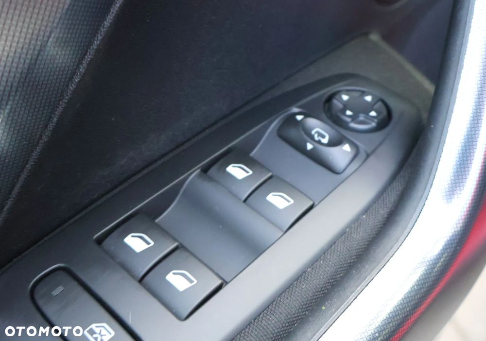 Peugeot 2008 1.2 Pure Tech Allure S&S - 39