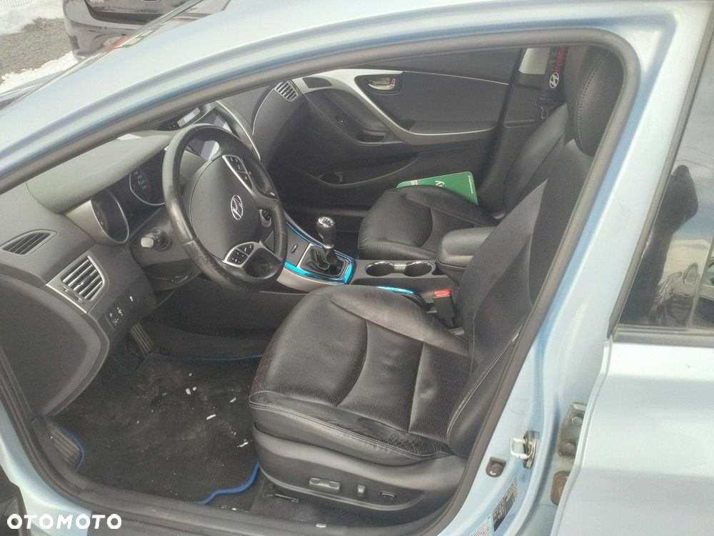 Hyundai Elantra - 11
