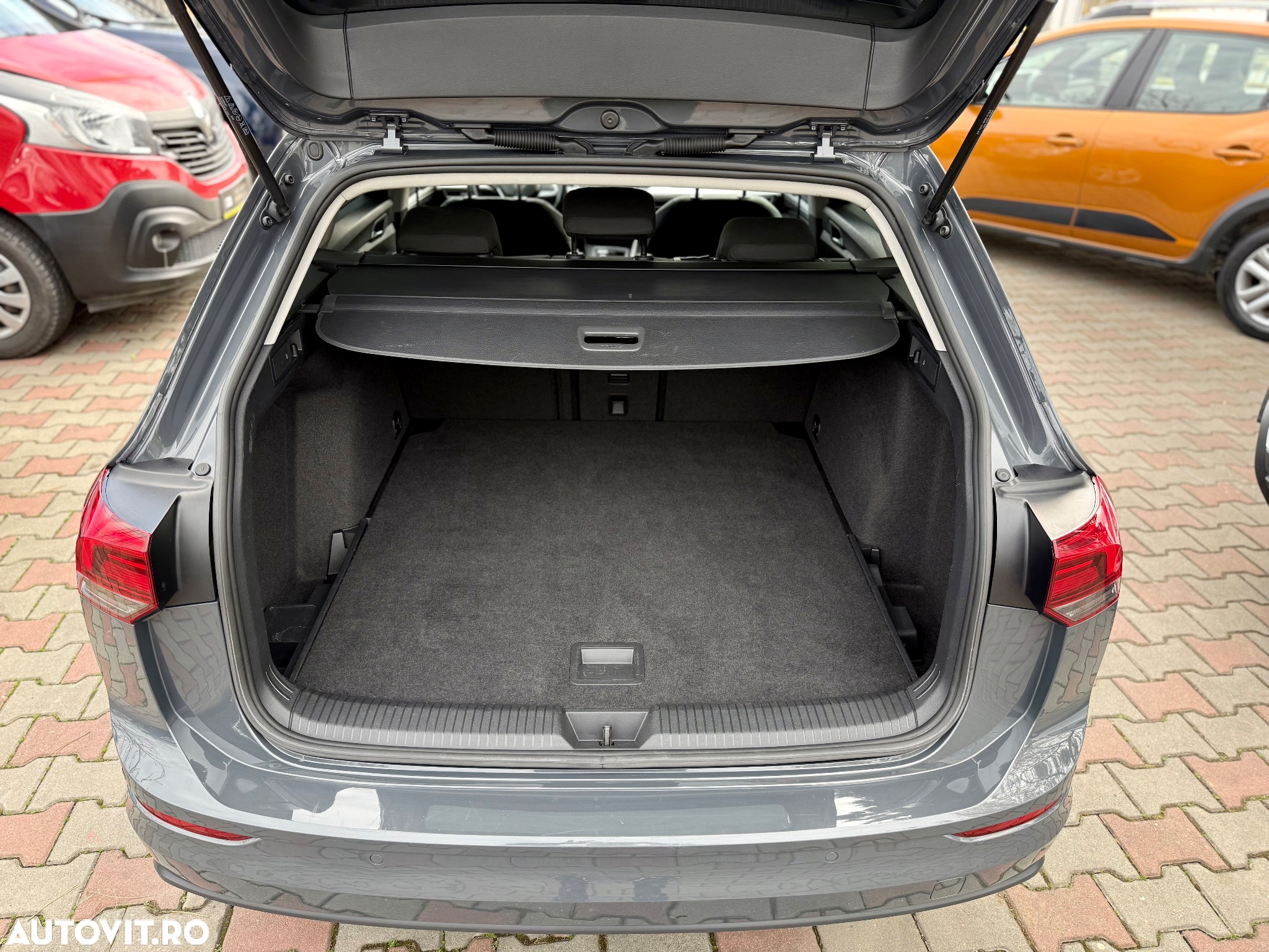 Volkswagen Golf 2.0 TDI DSG Life - 31