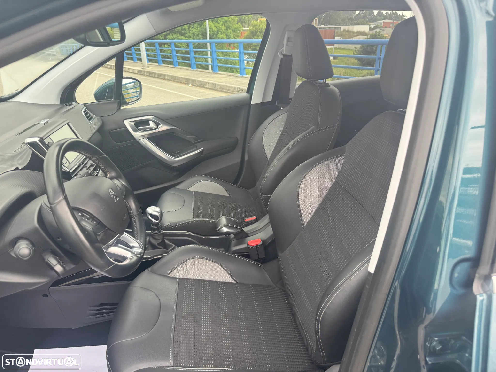 Peugeot 2008 1.2 PureTech Allure - 11