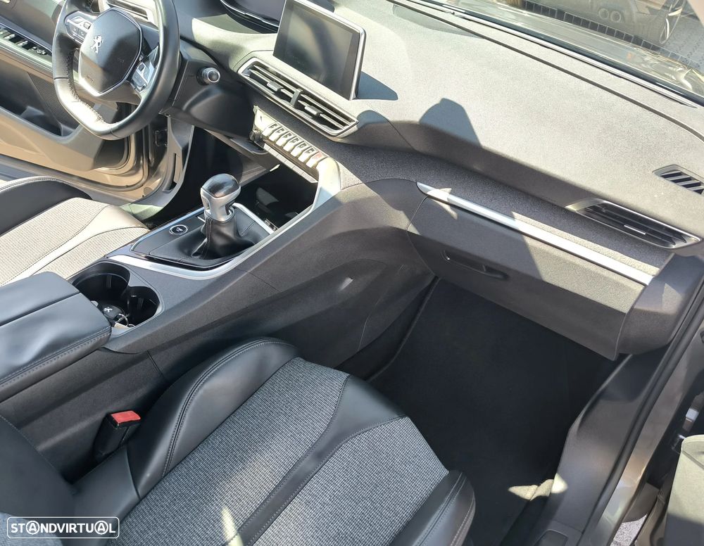 Peugeot 5008 1.5 BlueHDi Allure - 28