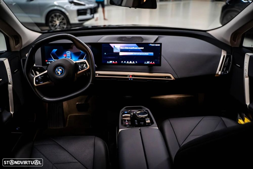 BMW iX xDrive 40 - 13