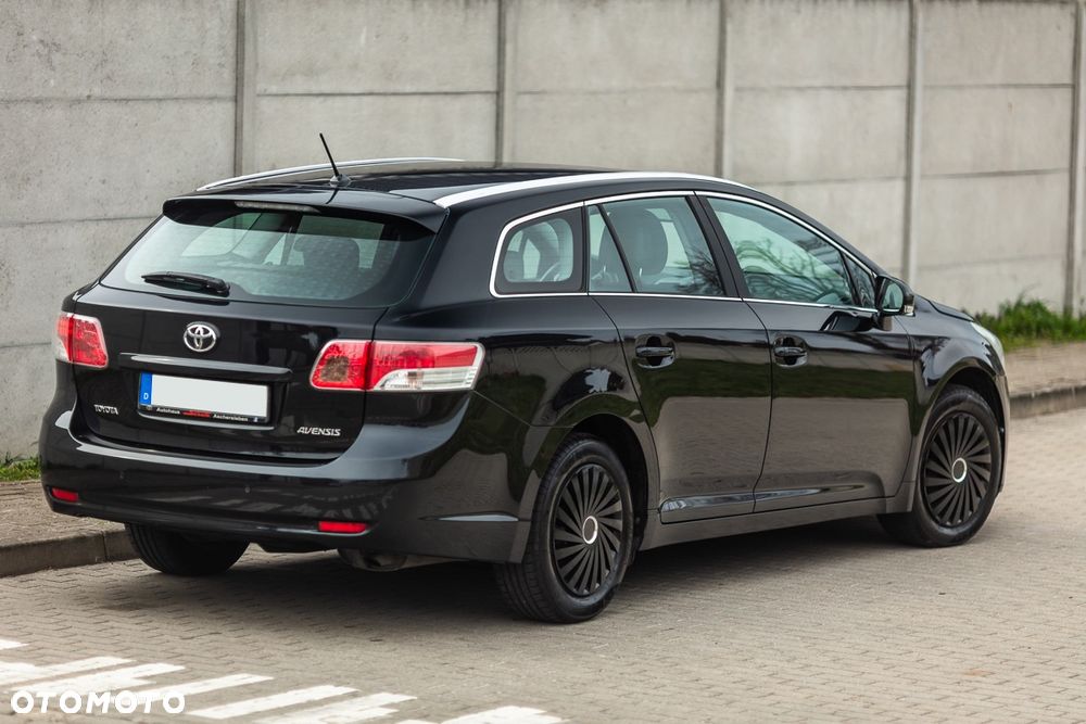Toyota Avensis 1.8 Comfort - 14