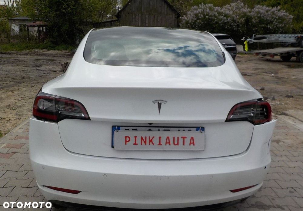 Tesla Model 3 - 10