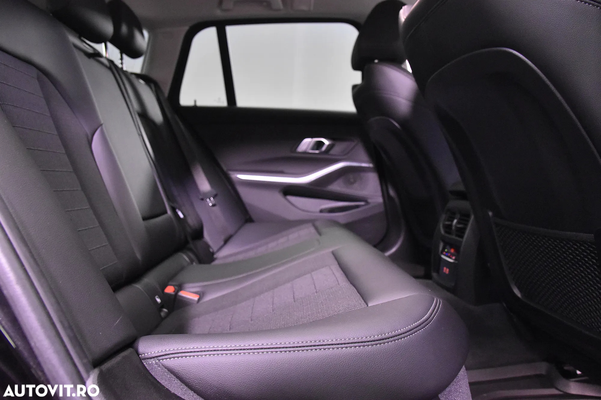 BMW Seria 3 330e Touring xDrive Aut. - 12