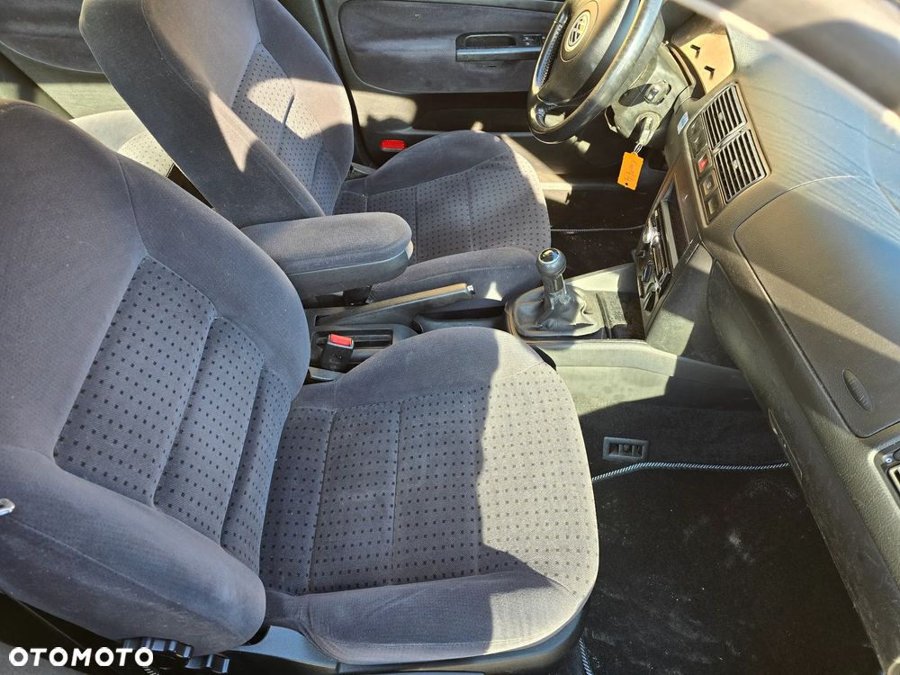 Volkswagen Golf 1.6 - 14