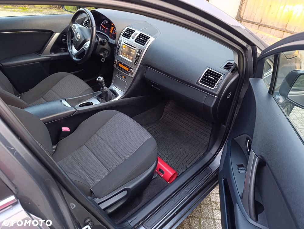 Toyota Avensis 2.0 D-4D - 13