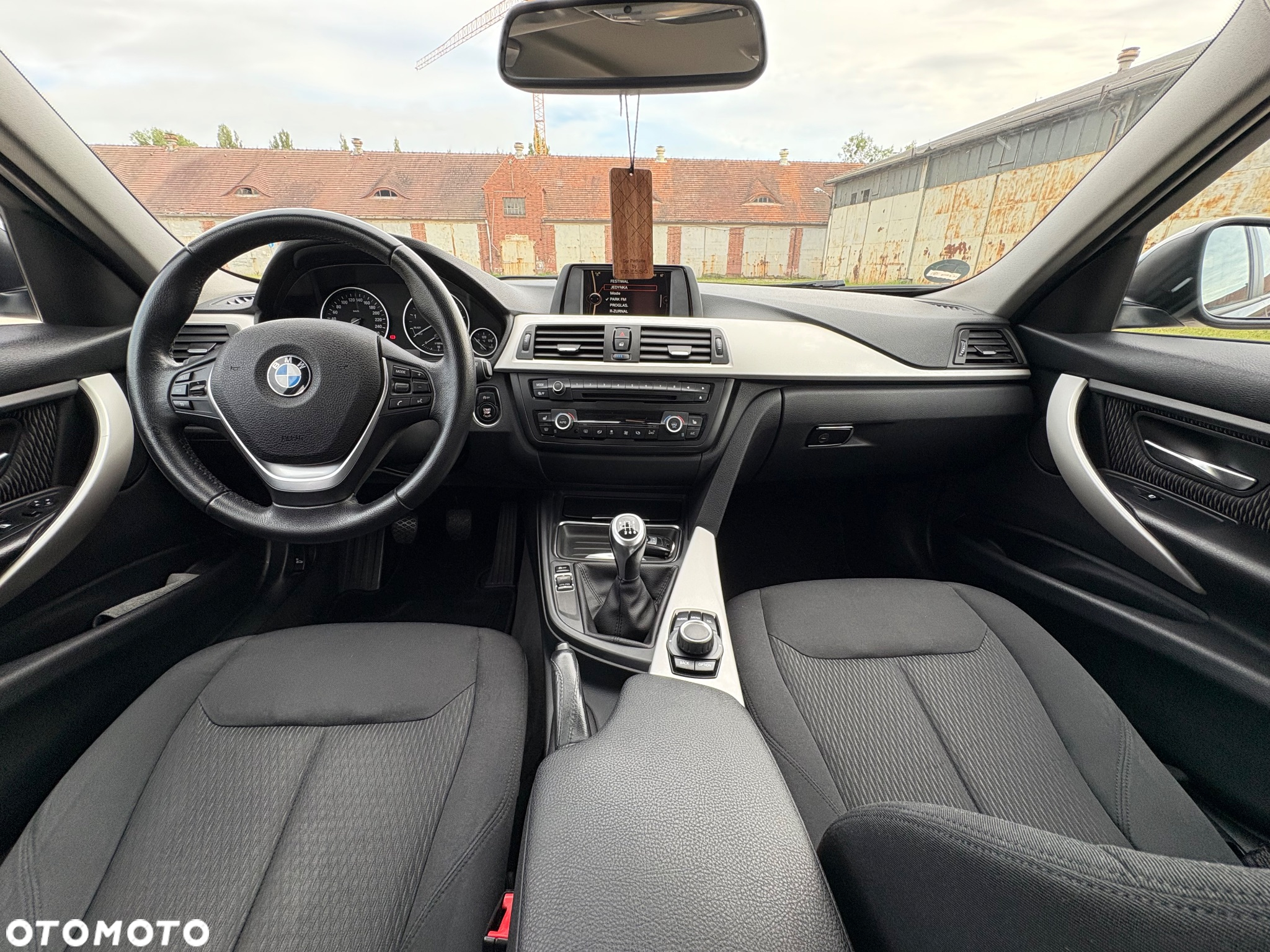 BMW Seria 3 316i Touring - 11
