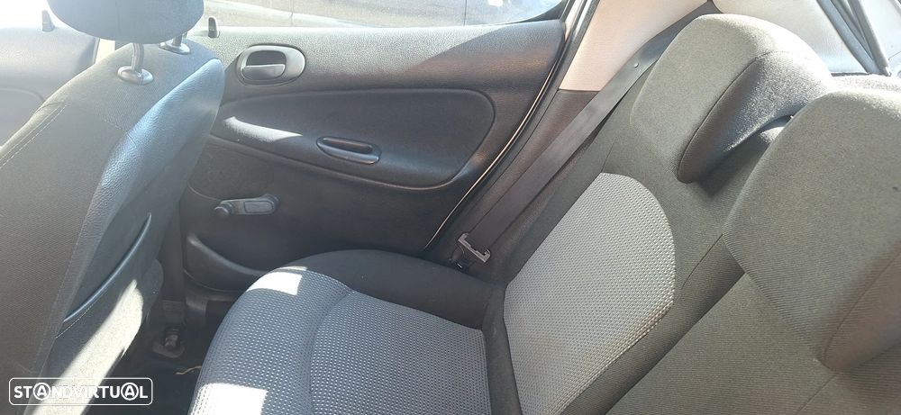 Peugeot 206 - 11