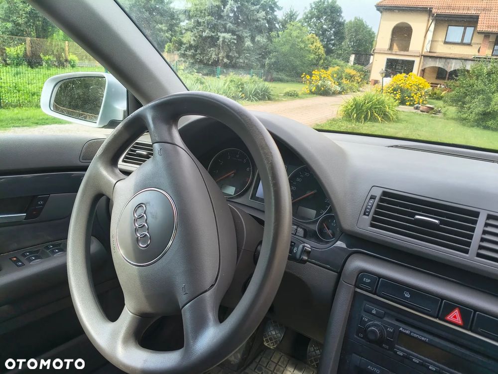 Audi A4 Limousine - 4