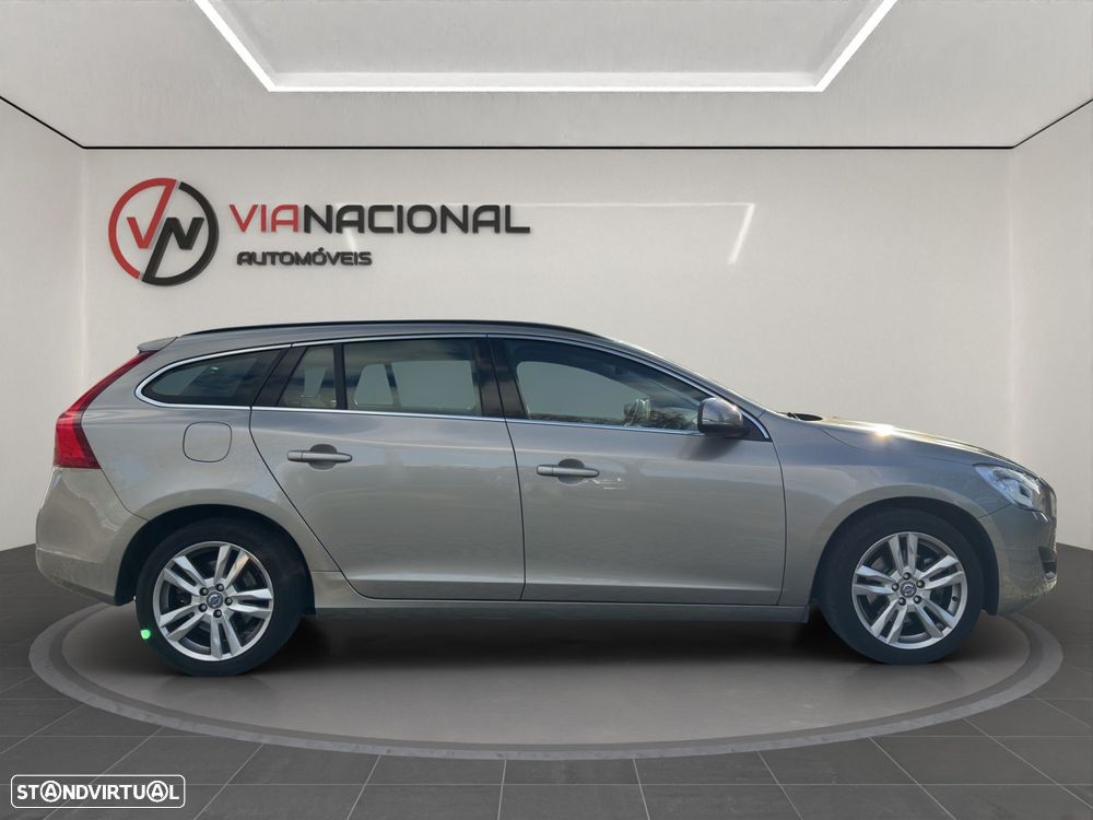 Volvo V60 1.6 D2 Momentum Eco - 8