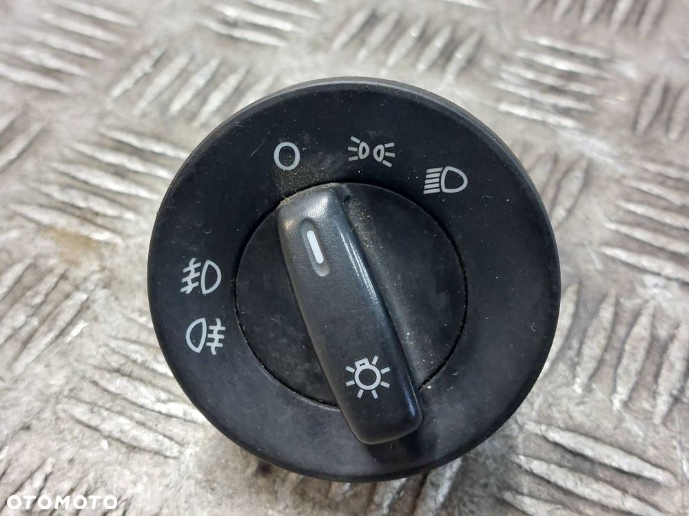 PRZEŁĄCZNIK ŚWIATEŁ  SKODA OCTAVIA II 1Z0941431C - 1