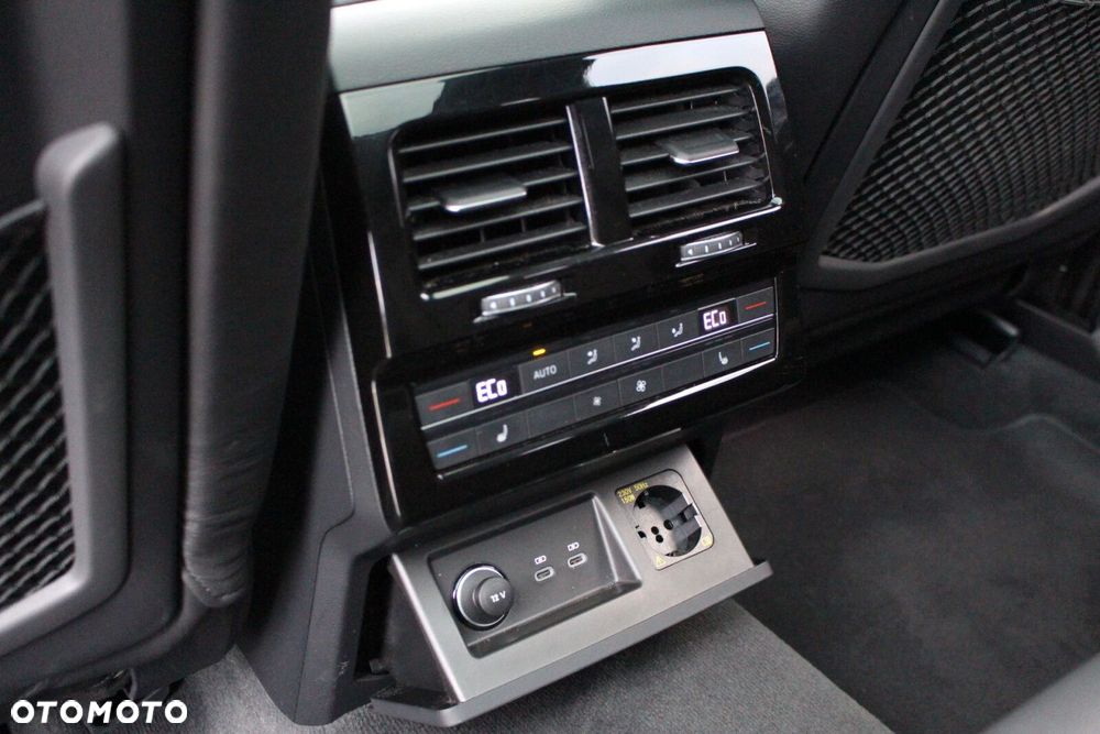 Volkswagen Touareg - 33