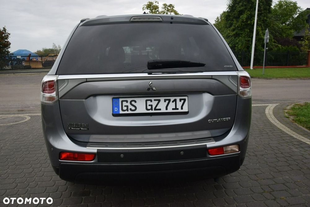 Mitsubishi Outlander 2.0 4WD Invite - 13