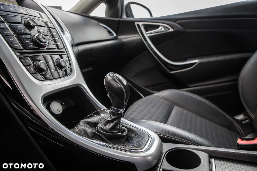 Opel Astra 1.6 Turbo Cosmo - 24