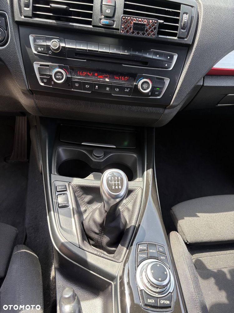 BMW Seria 2 218d Sport Line - 23