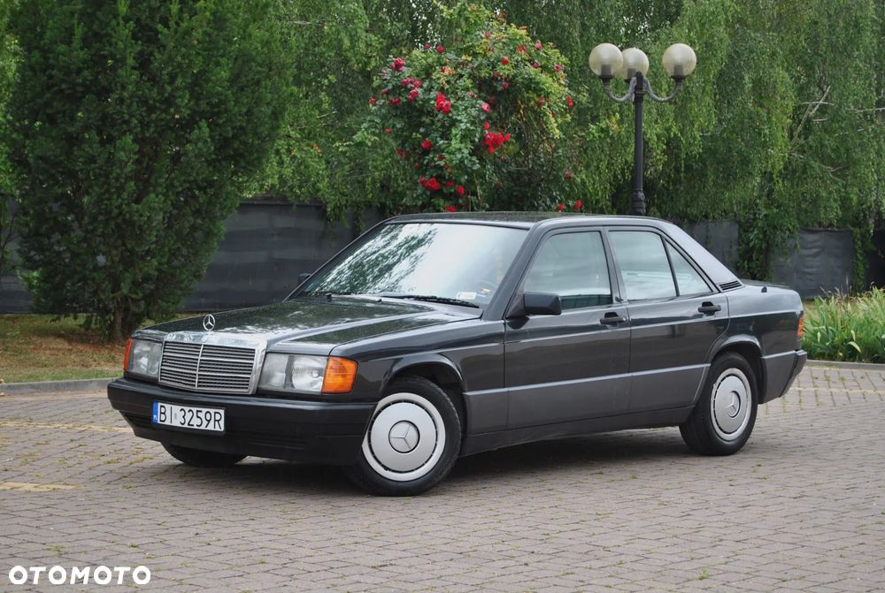 Mercedes-Benz W201 (190) - 1