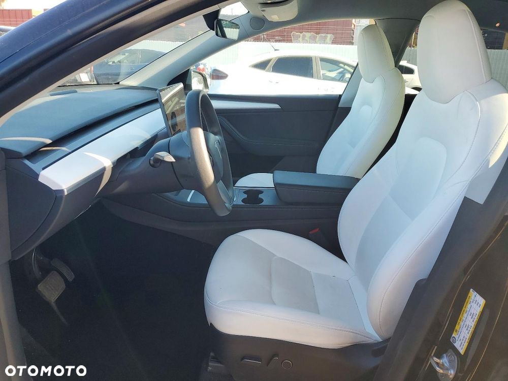 Tesla Model Y Long Range Dual Motor AWD - 9