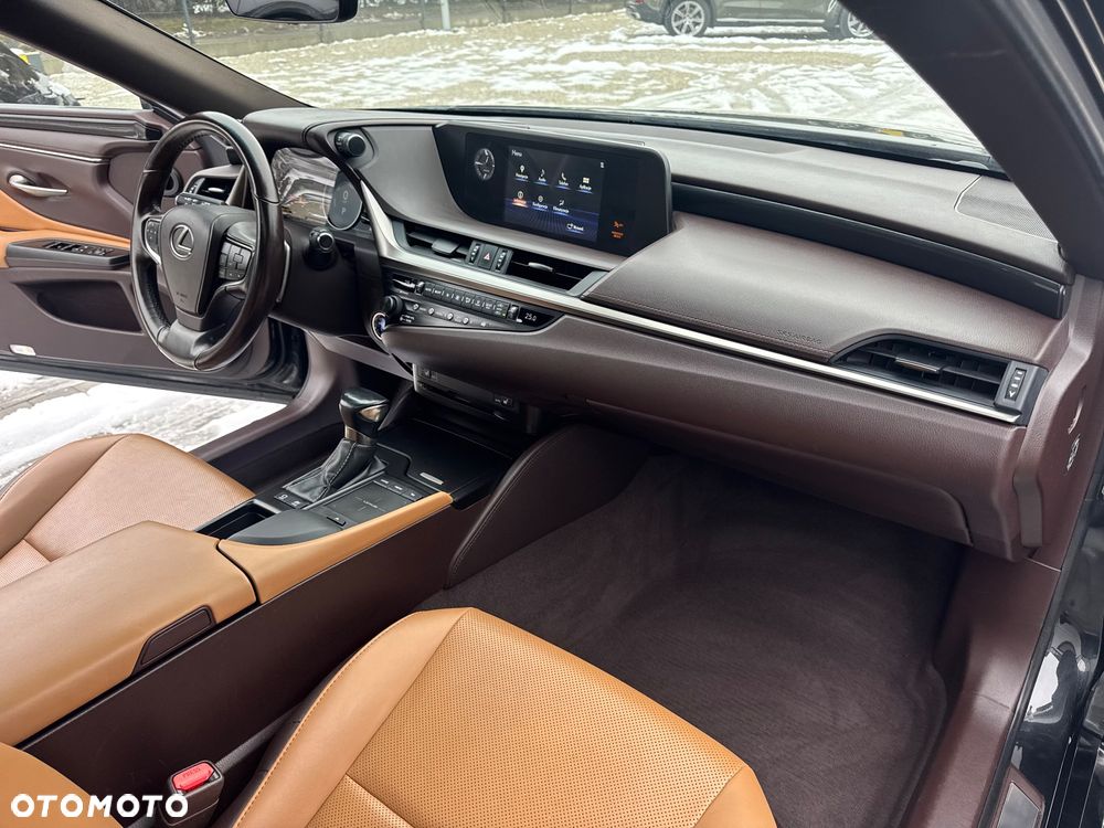 Lexus ES 300h Prestige - 34