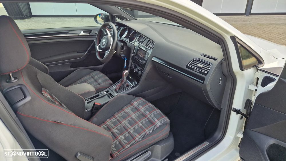VW Golf GTI Performance BlueMotion DSG - 12