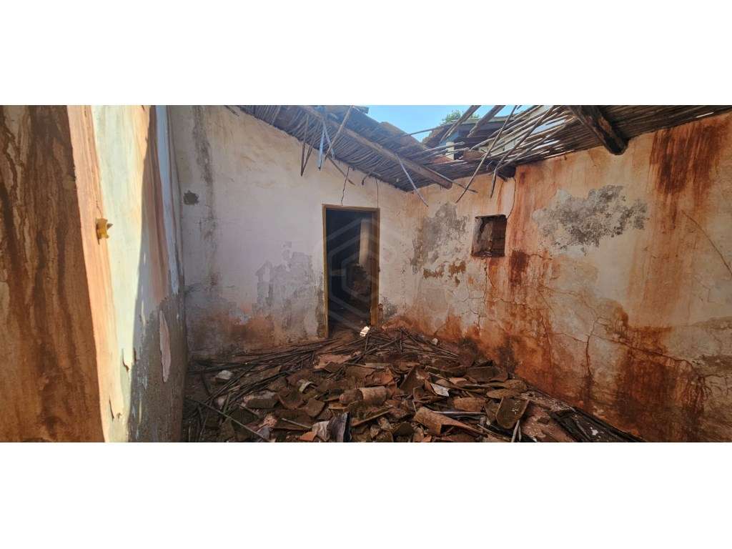 3 Ruinas para recuperar no centro de Santa Catarina, Tavira - Grande imagem: 5/24