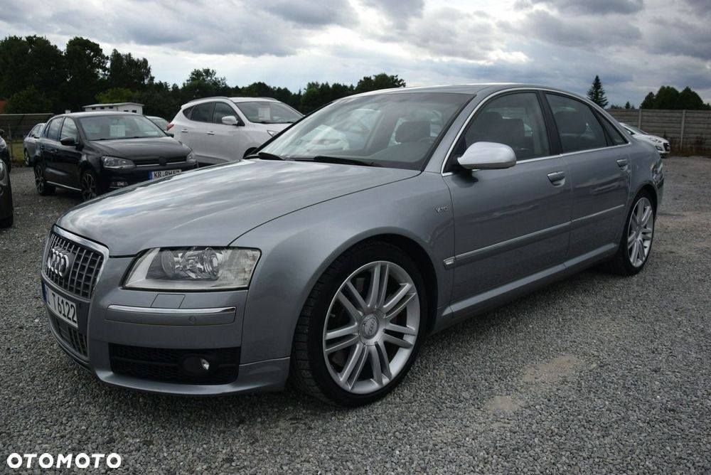 Audi S8 - 8