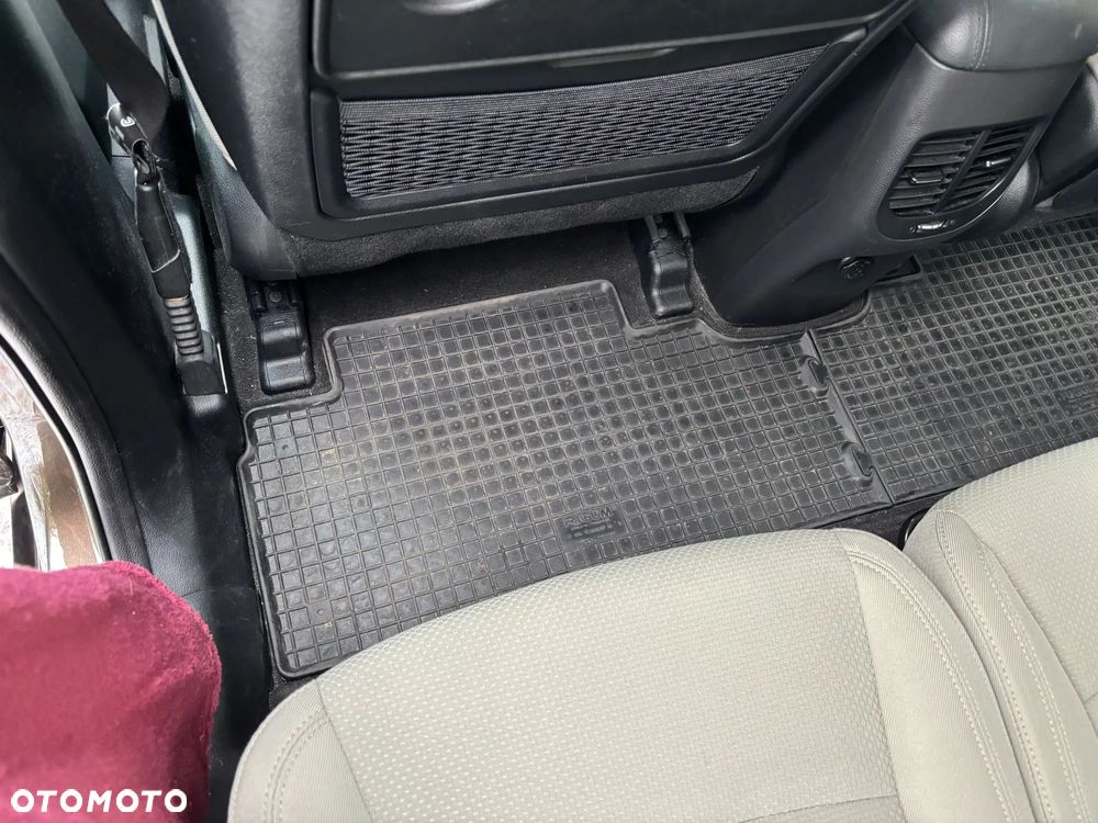 Kia Carens 1.7 CRDi L - 8