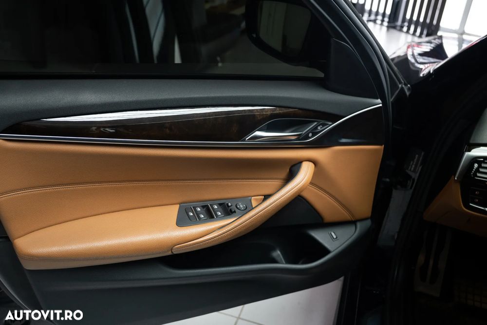 BMW Seria 5 520d xDrive AT - 12