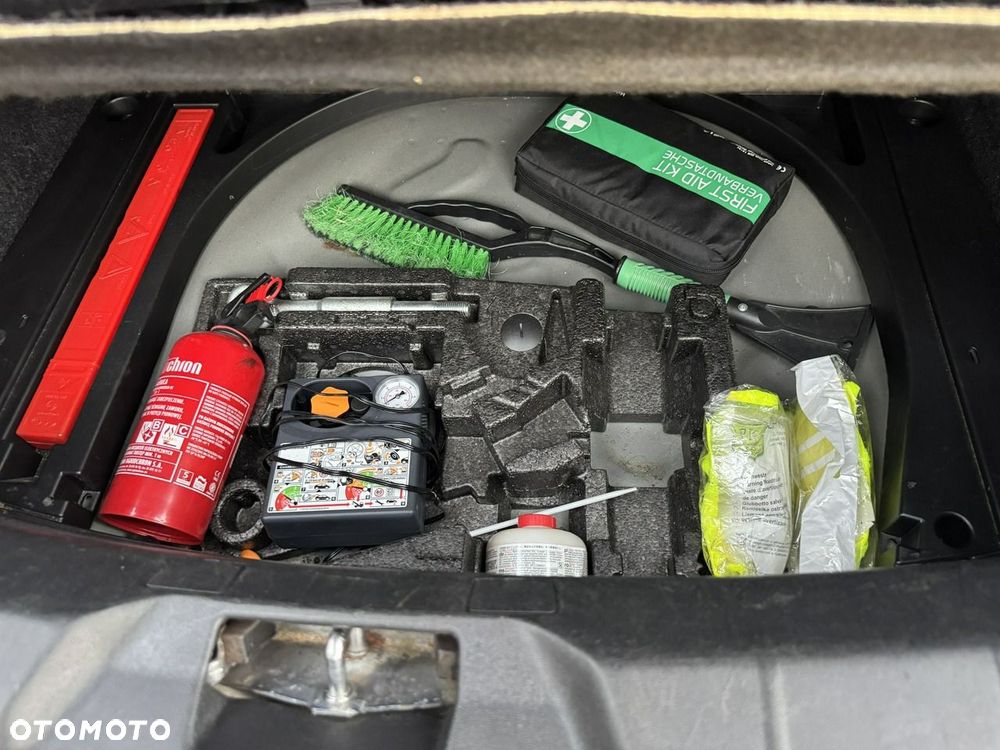 Volvo V40 Cross Country - 33