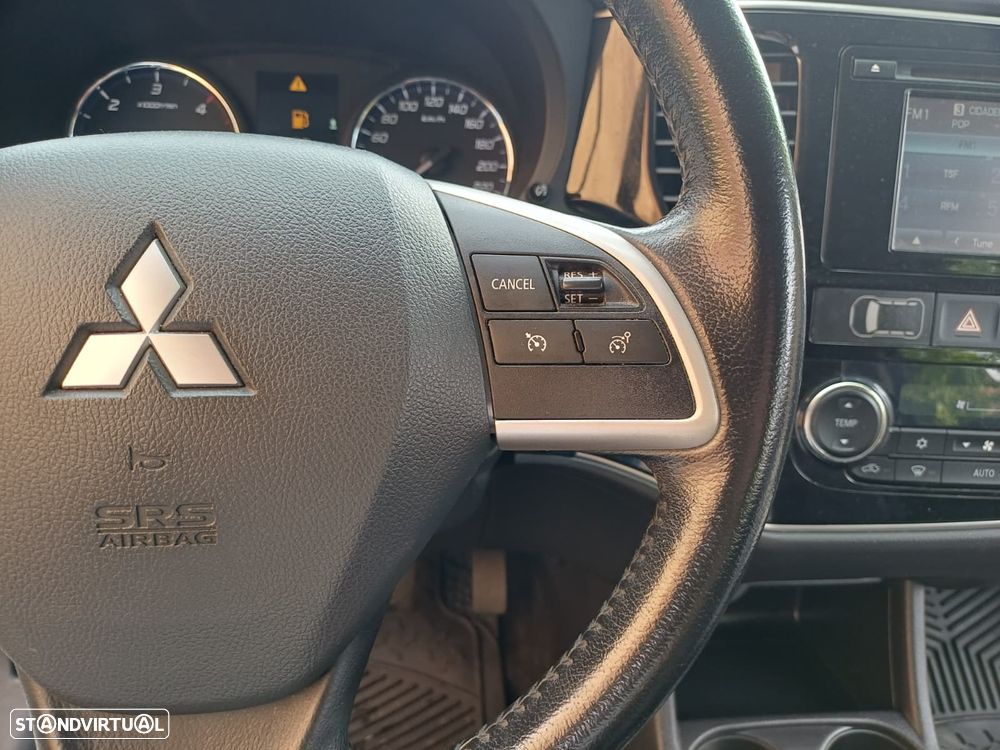 Mitsubishi Outlander 2.2 DI-D Intense+ - 24