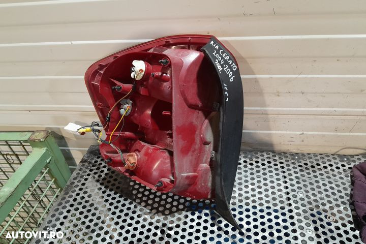 STOP DREAPTA Kia Cerato 1 [2004 - 2006] - 3