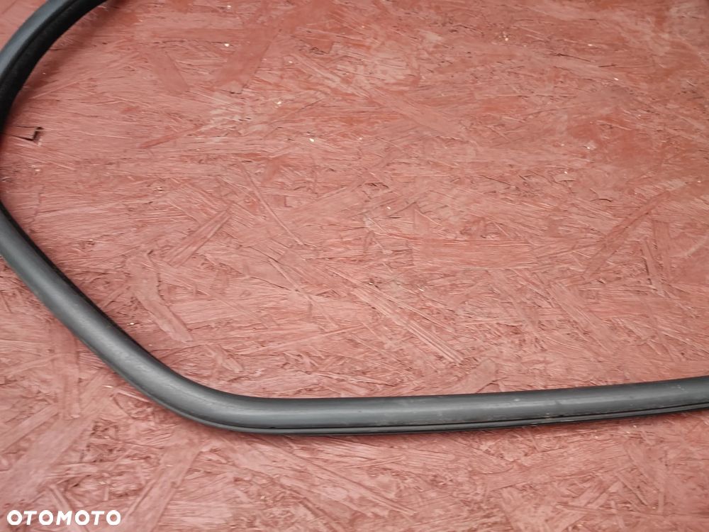 BMW F11 / F11N ORYGINALNE USZCZELKI DRZWI TYŁ LEWA / PRAWA W BDB STANIE O NR. 51 76 7 199 770 OEM - 4