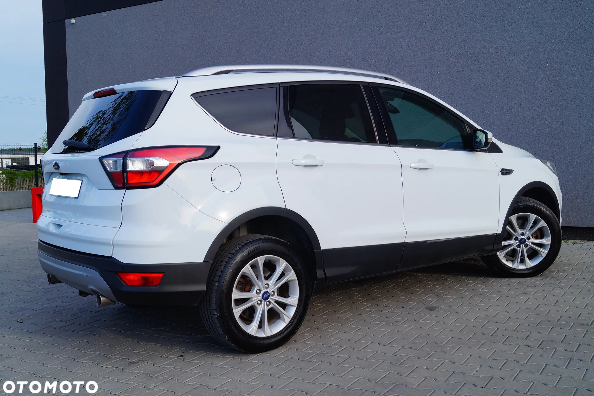 Ford Kuga 2.0 TDCi FWD Titanium Plus - 12