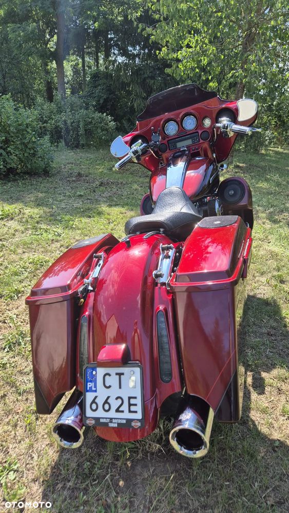 Harley-Davidson CVO Street Glide - 12