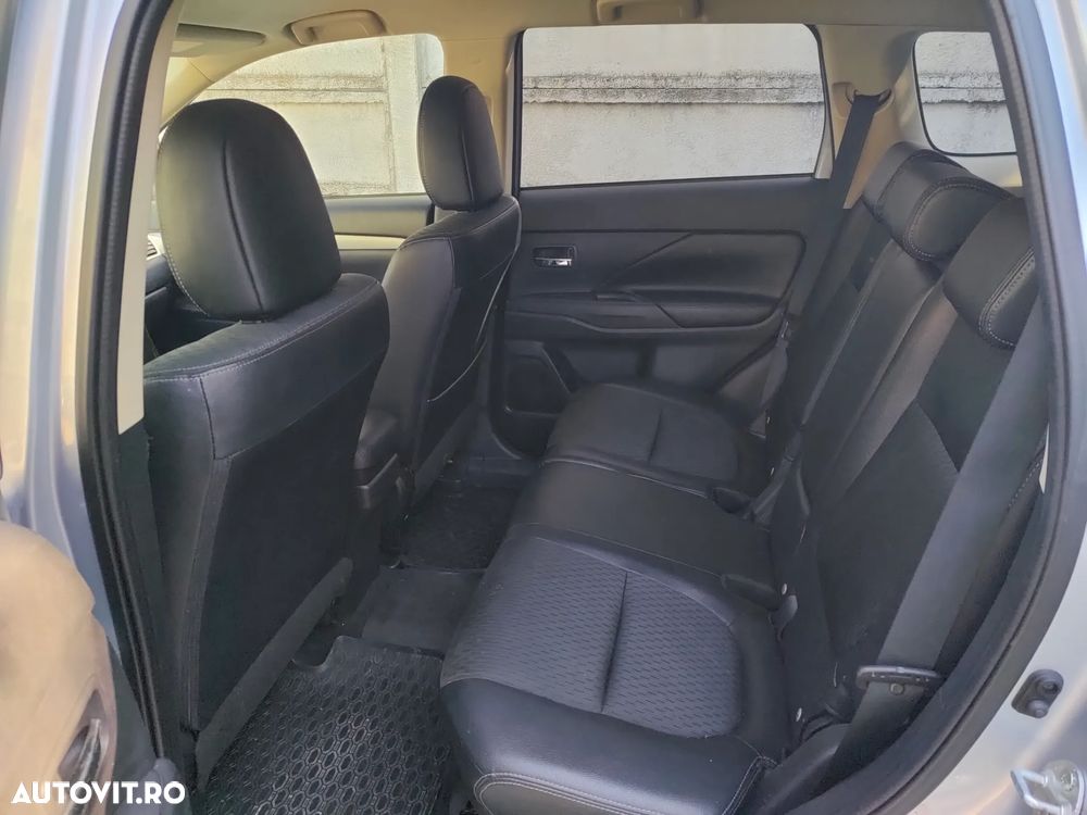 Mitsubishi Outlander 2.0 Litre DOHC MIVEC 4WD Instyle Navi - 13