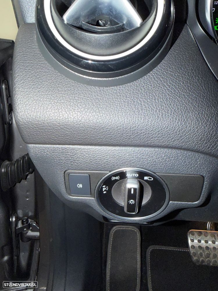 Mercedes-Benz CLA 200 d Shooting Brake AMG Line Aut. - 18