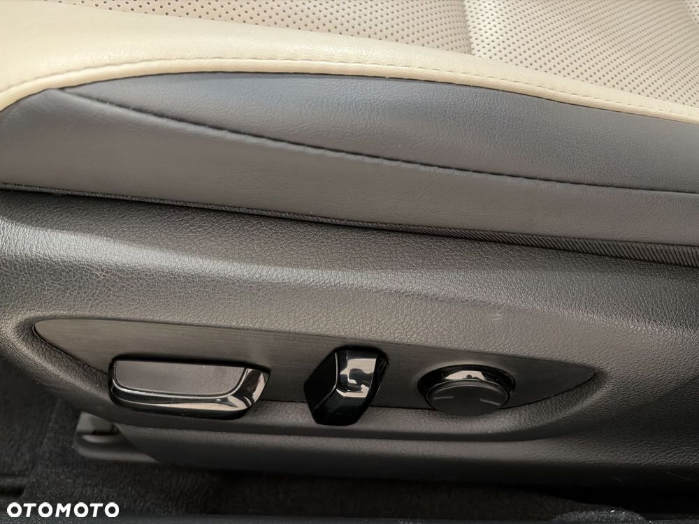 Lexus ES 300h Business Edition - 21