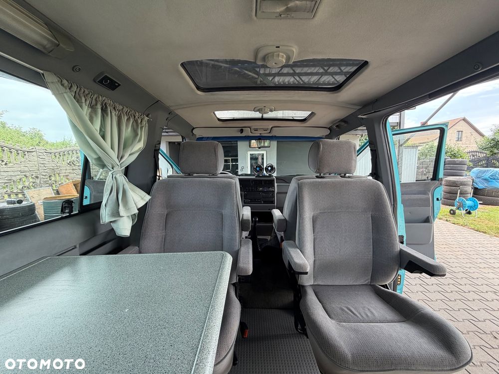 Volkswagen Multivan - 11