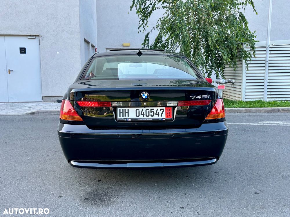 BMW Seria 7 745i - 11