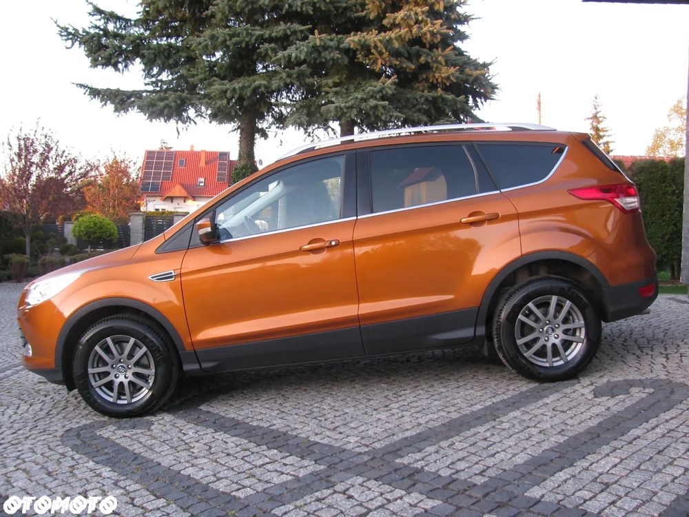 Ford Kuga 2.0 TDCi 2x4 Titanium - 4
