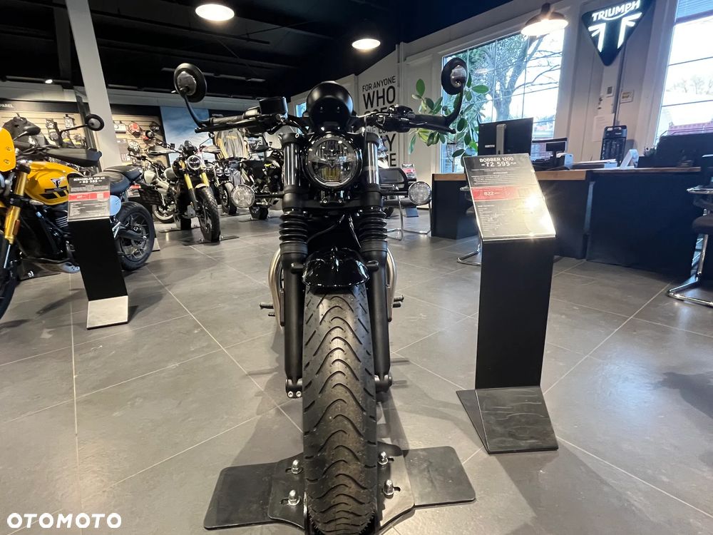 Triumph Bonneville Bobber - 4