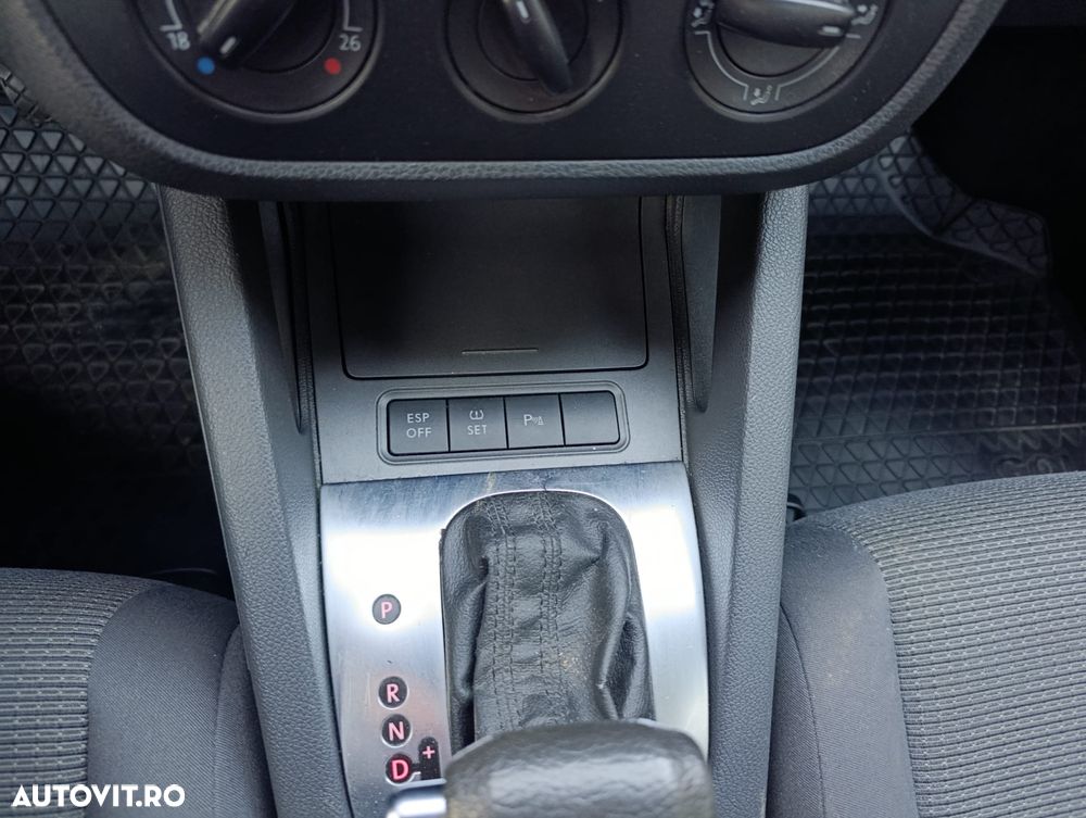 Volkswagen Golf 1.9 TDI DPF DSG Individual - 27