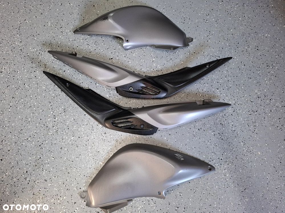 Suzuki DL 650 wypełnienie owiewka boczek bok zadupek - 1