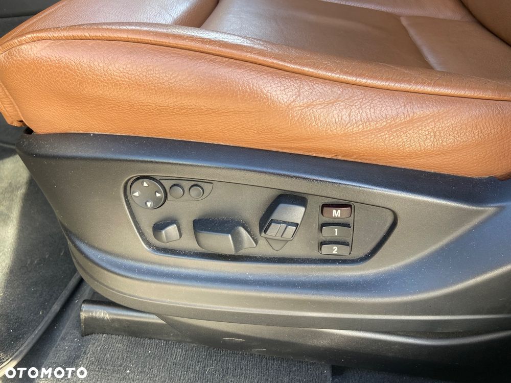 BMW X5 4.8i xDrive - 12
