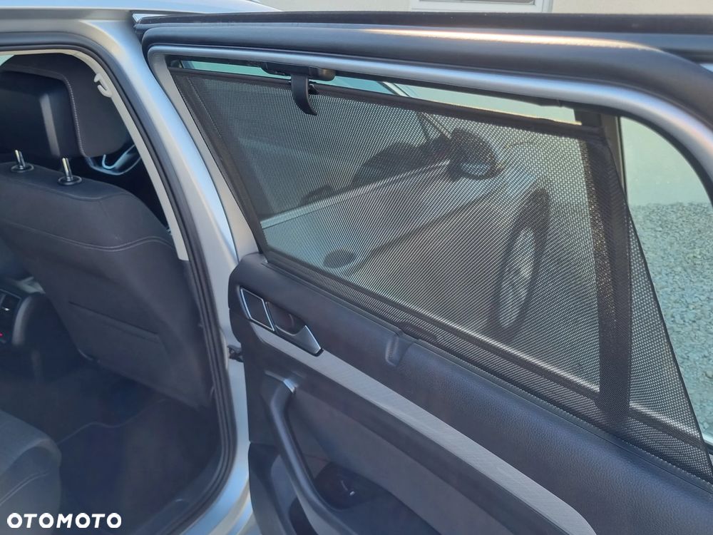 Volkswagen Passat - 27