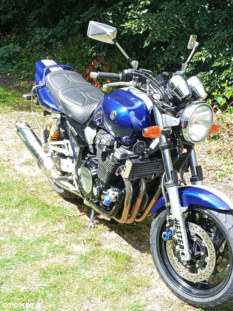 Yamaha XJR - 8