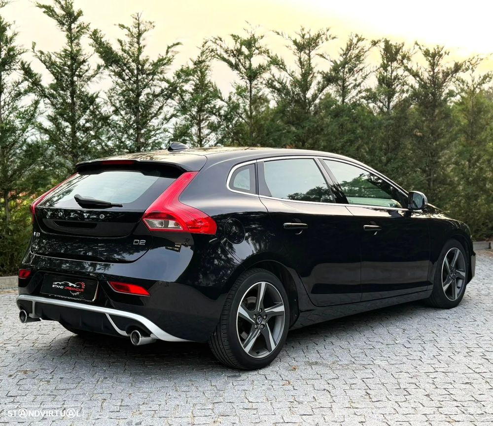 Volvo V40 D2 R Design - 9