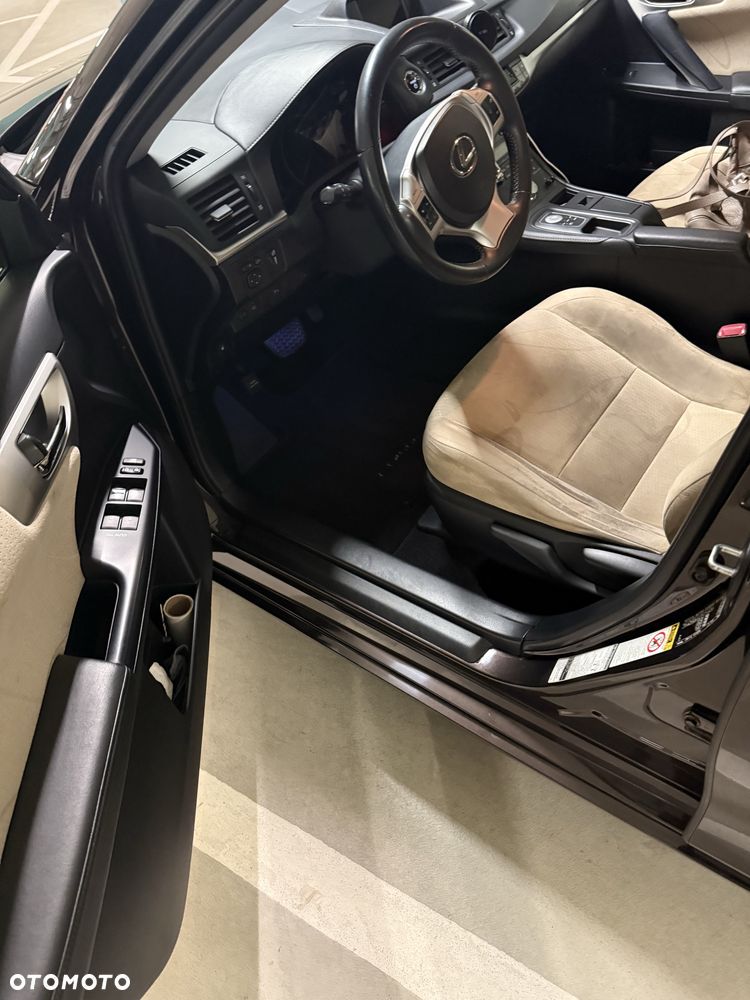 Lexus CT - 7