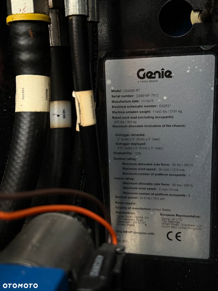 Genie Zwyżka Terenowa GS-4069RT Podnośnik Nożycowy Dźwig 14,5 metra jak Nowa z salonu! 1300 mtg. 2016 rok, Fabryczna przetwornica! 2x Gniazdo 230v góra dół. Pochodzi z Norweskiego urzędu Komuny. Zadbana! 4x4 Silnik Kubota. Zero Luzów i wycieków. Aktualne Serwisy DEKRA BMWT. Wysuwany Balkon. Sterowana z dołu i góry. Okazja Tanio !! Dokumentacja! Bez DPF, adBLUE - 17