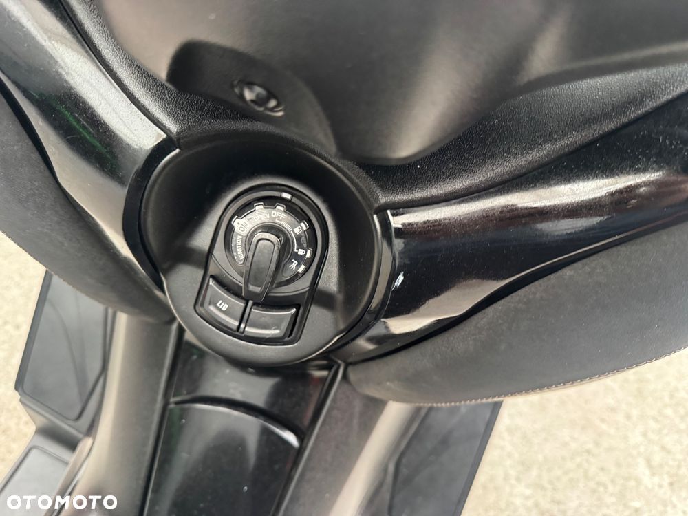 Yamaha X-max - 10